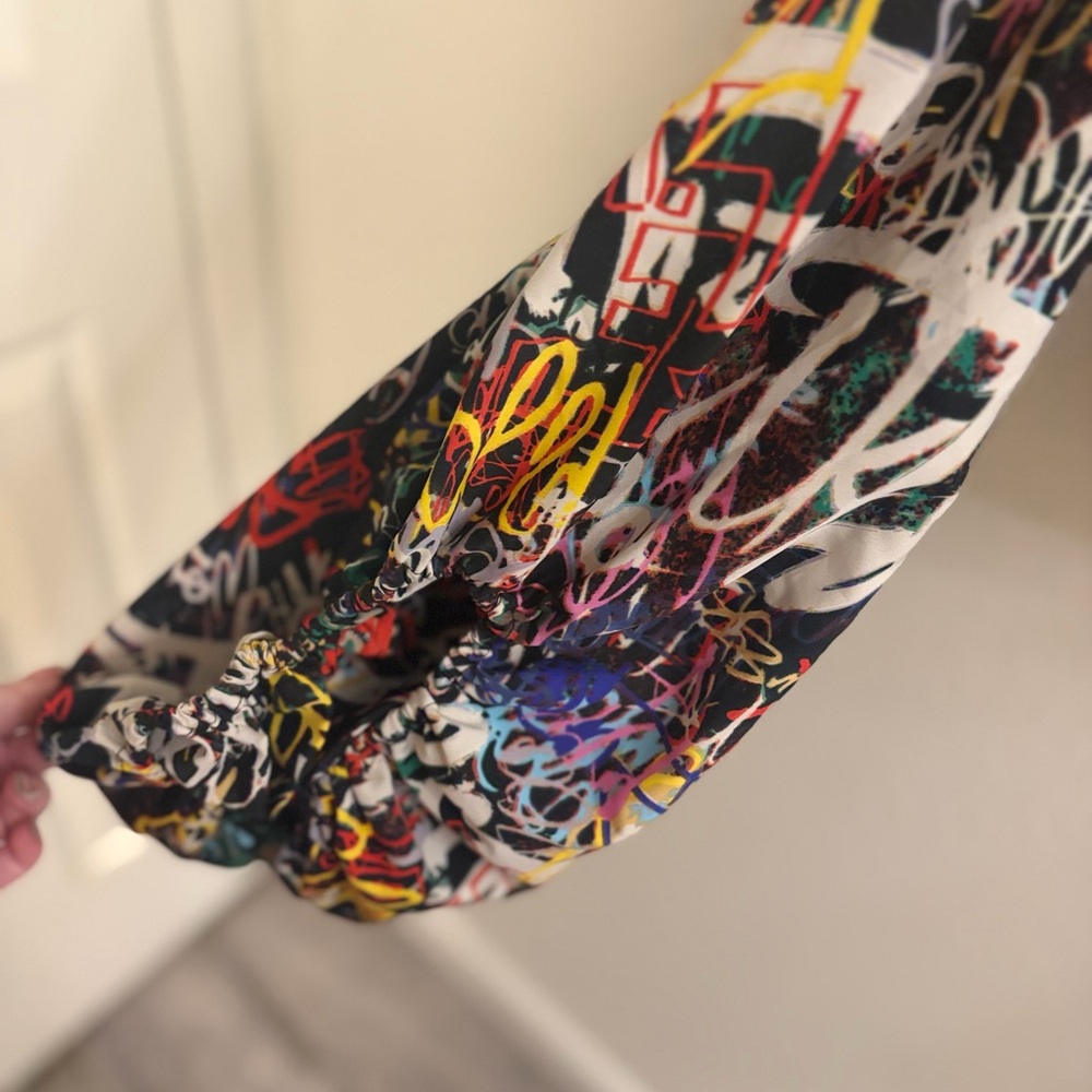 TRUTH NYC Graffiti Print Cropped Blouse Top Long Sleeve Streetwear Size L NWT - Picture 7 of 7